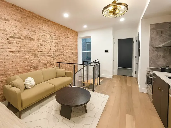 1853 Cornelia Street image 2 of 11