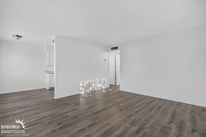2209 W Belmont Ave #6