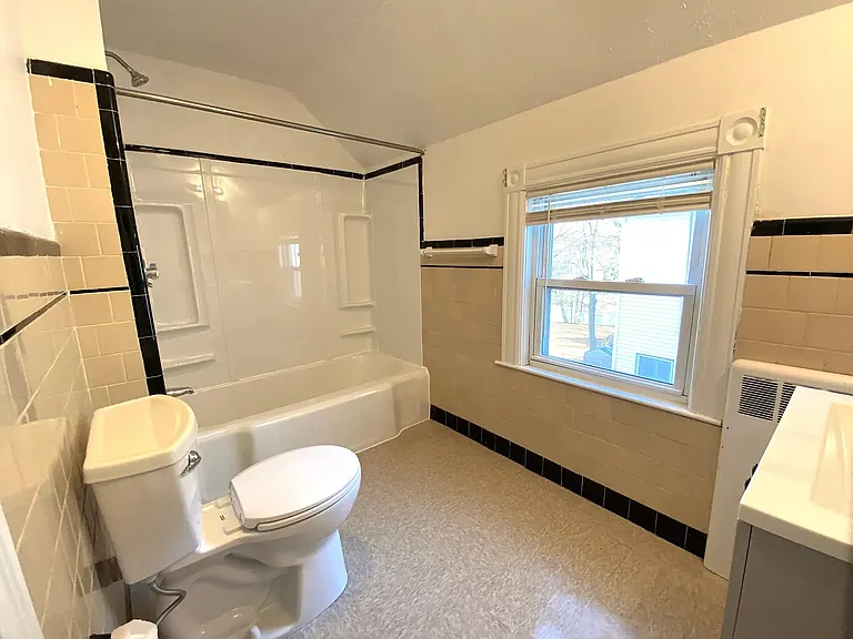 18-20 N High St #4 — Photo 18