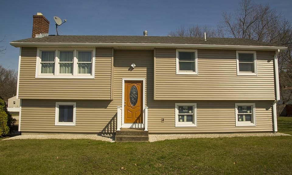 2nd image of 121 Derry St