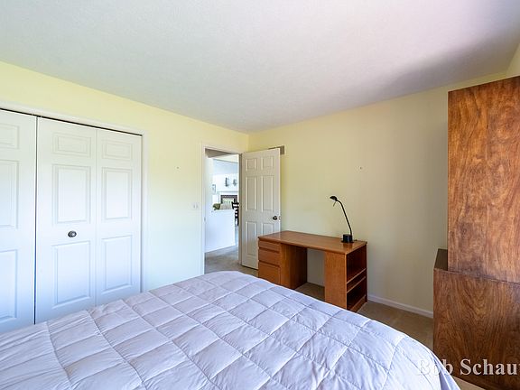 5th image of 3454 Charlevoix Dr SE