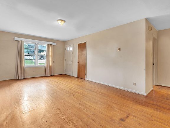 2nd image of 207 James St