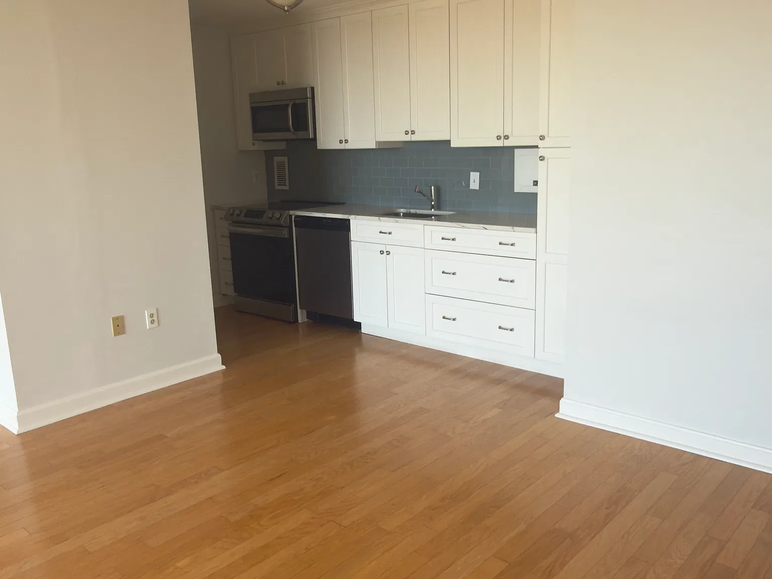 1 bed, 788 sqft, $3,500 — Photo 3