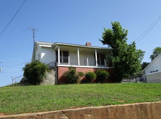 24 Circle St, Ware Shoals, SC 29692