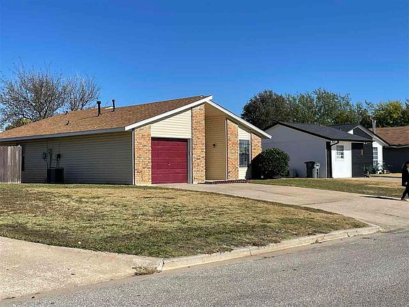 2nd image of 3815 SW Hickory Ln