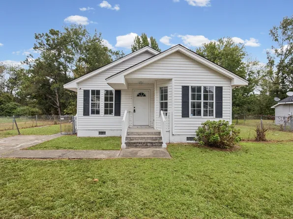 112 Sunny Acres Dr, Eastover, SC 29044