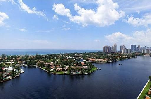 5th image of 20201 E Country Club Dr APT 1710
