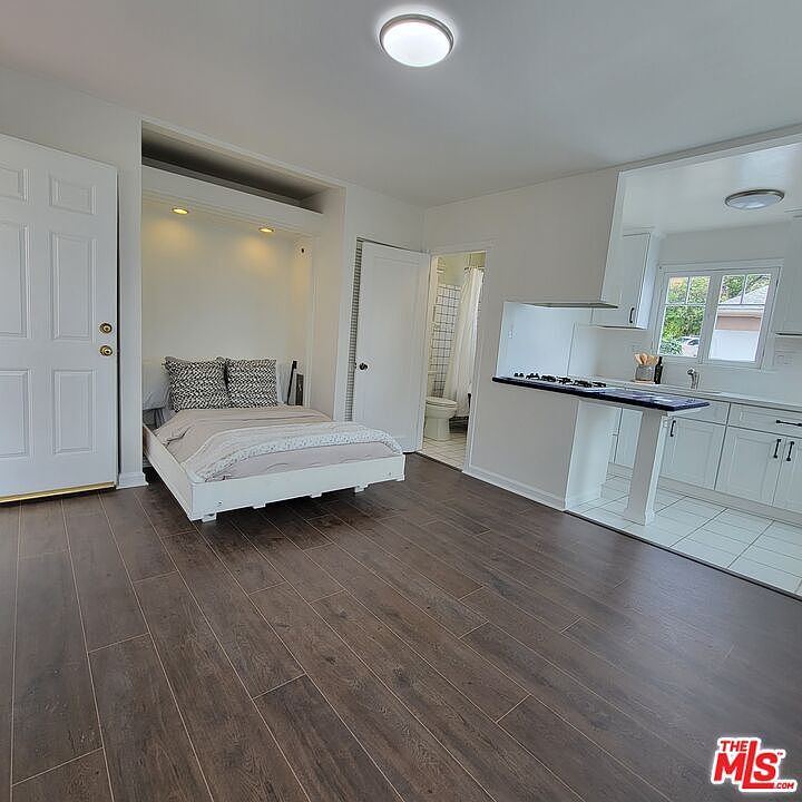 2nd image of 65265 6526 1/2 Cerritos Pl
