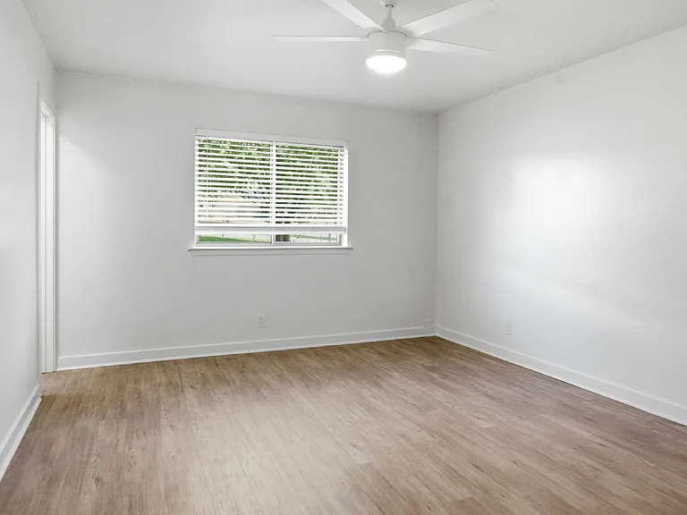 809 James St — Photo 17
