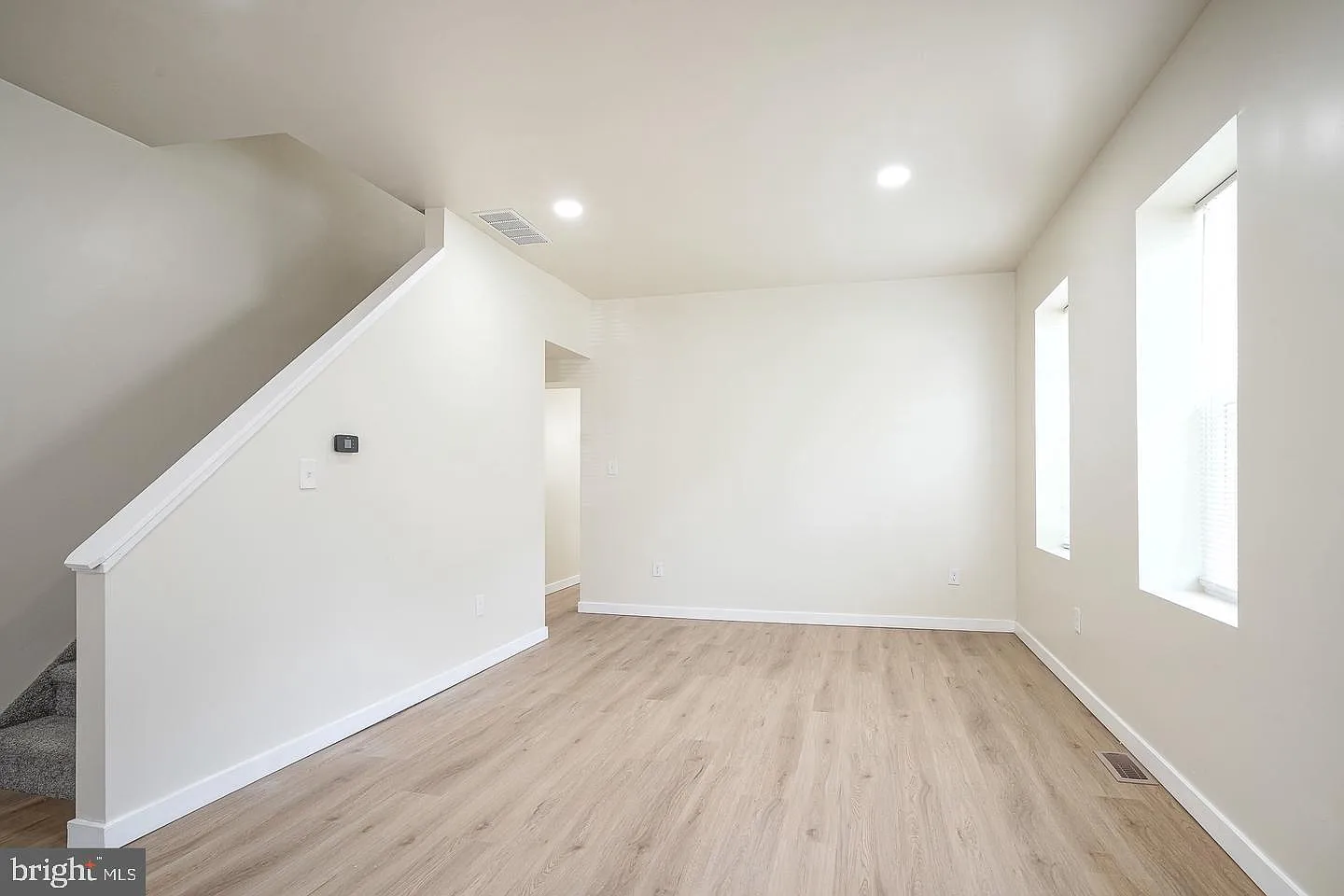 3 bed, 1.0 bath, 1344 sqft, $1,900 — Photo 4