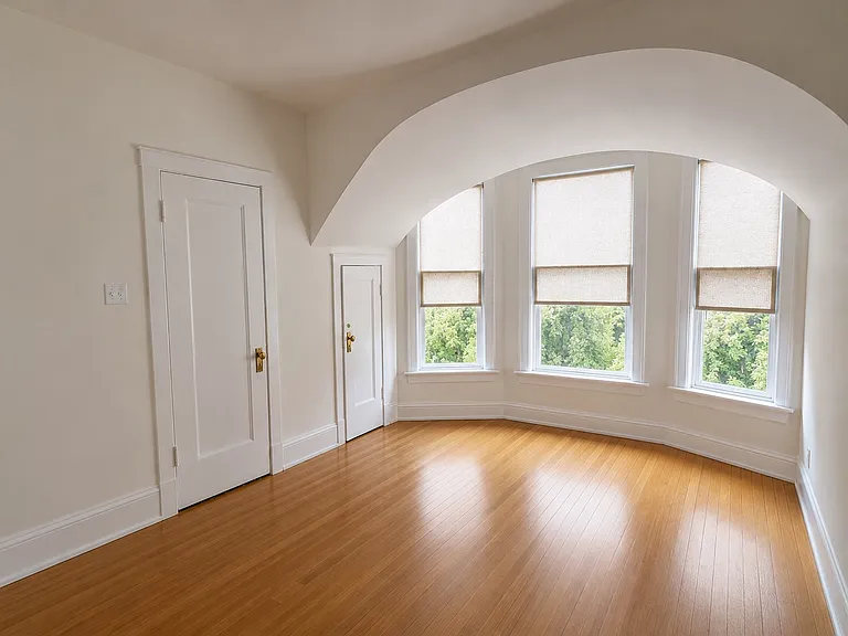 240 Forest Ave #1 — Photo 10