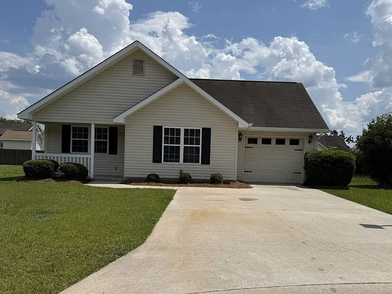 Beautiful 2 Bedroom, 2 Bathroom Home