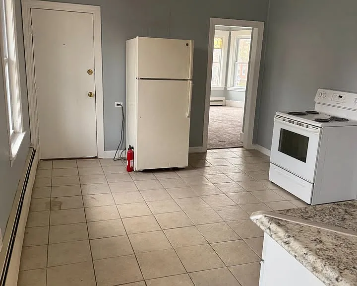 162 Nichols St #1 — Photo 7