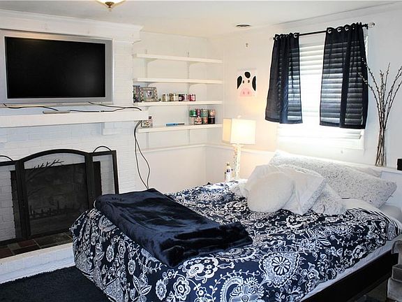 3rd image of 5 Woodside Ln