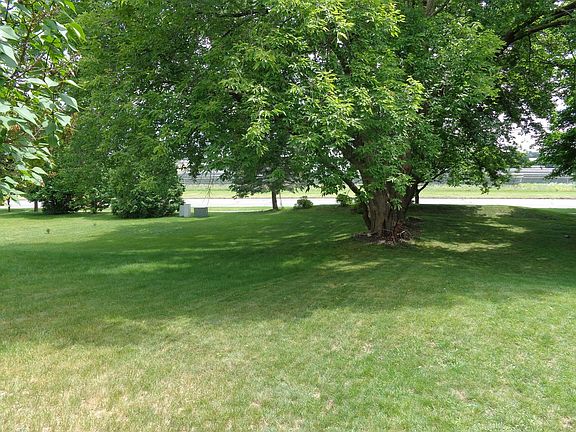 5th image of 1209-1211 Firethorn Dr #1209
