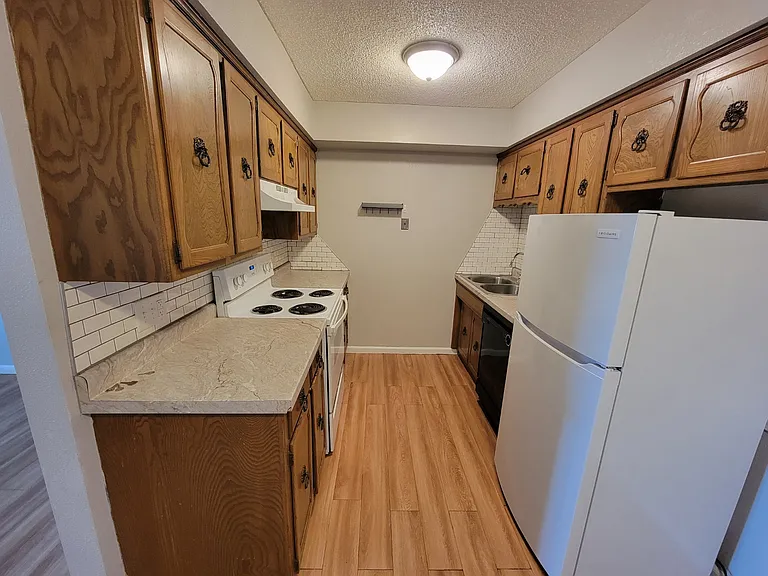 507 W Westview St #16 — Photo 5