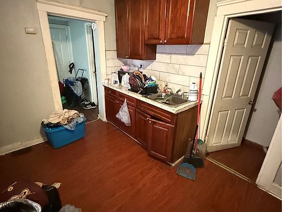 5th image of 3117 W 68th St