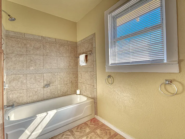 1559 Vermont Ave — Photo 10