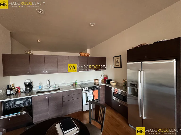 285 Columbus Ave — Photo 2