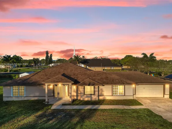 140 NE 7th St, Belle Glade, FL 33430