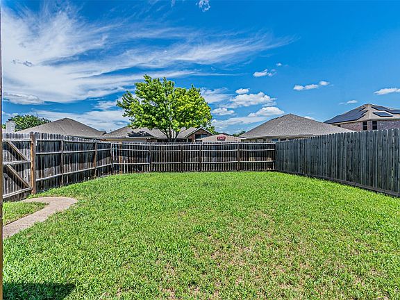 5th image of 108 Oak Hollow Ln