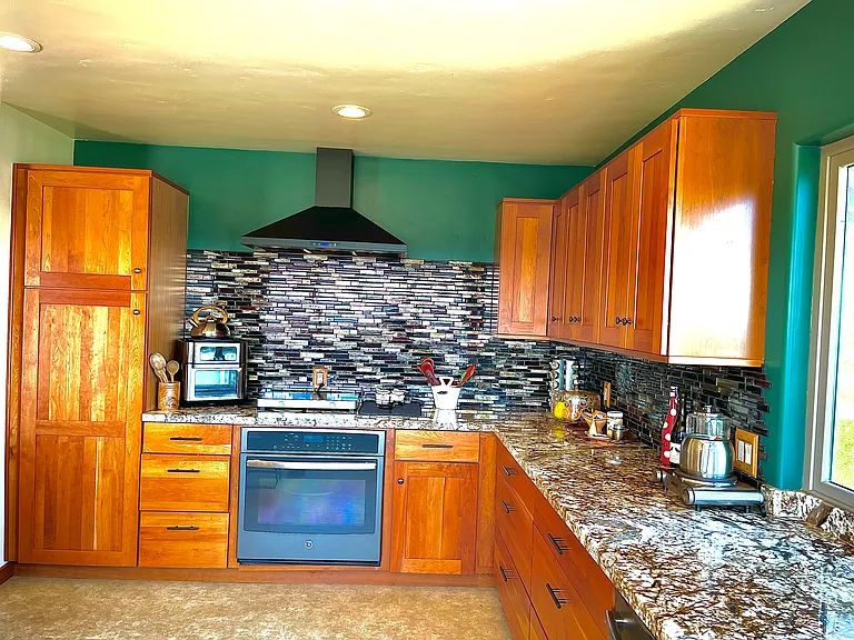 407 Hecker Pass Rd — Photo 3