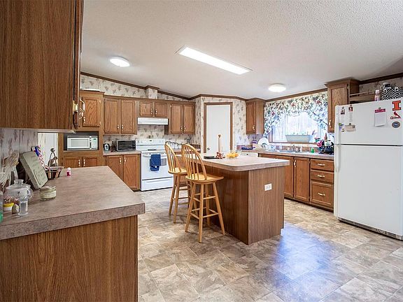 2nd image of 4111 Lakeview Dr