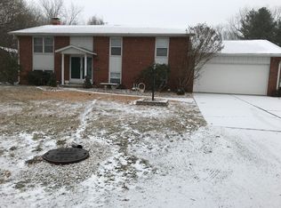 3907 N Enos Ln, Godfrey, IL 62035