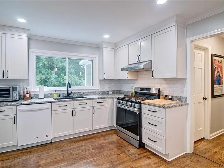 220 Indian Hills Ct — Photo 11