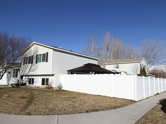 5th image of 285 S 1675th St W