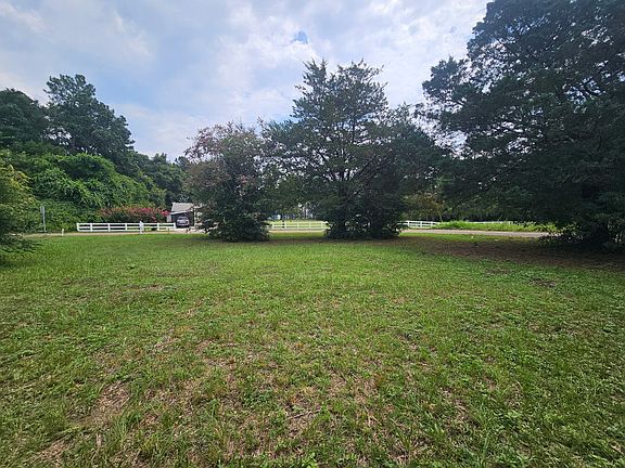 4th image of 151 Rose Cir