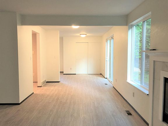 5th image of 15325 SE Newport Way