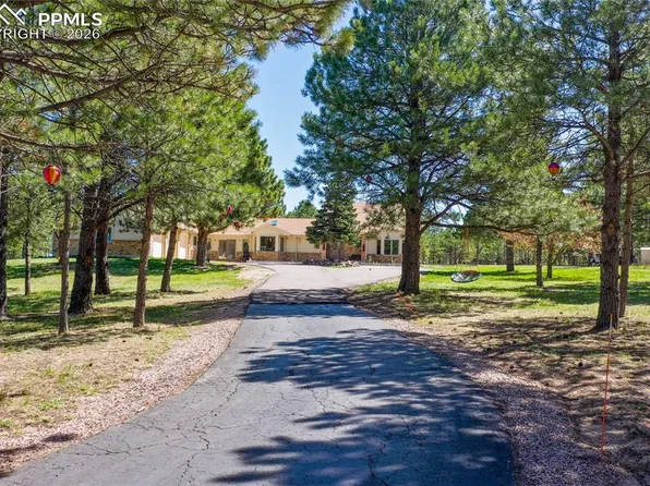 390 E Stirrup Trl, Monument, CO 80132