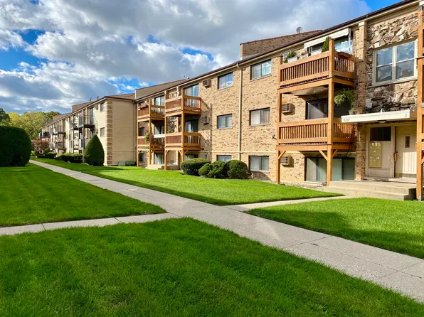 5117 N East River Rd Unit 3C, Chicago, IL 60656