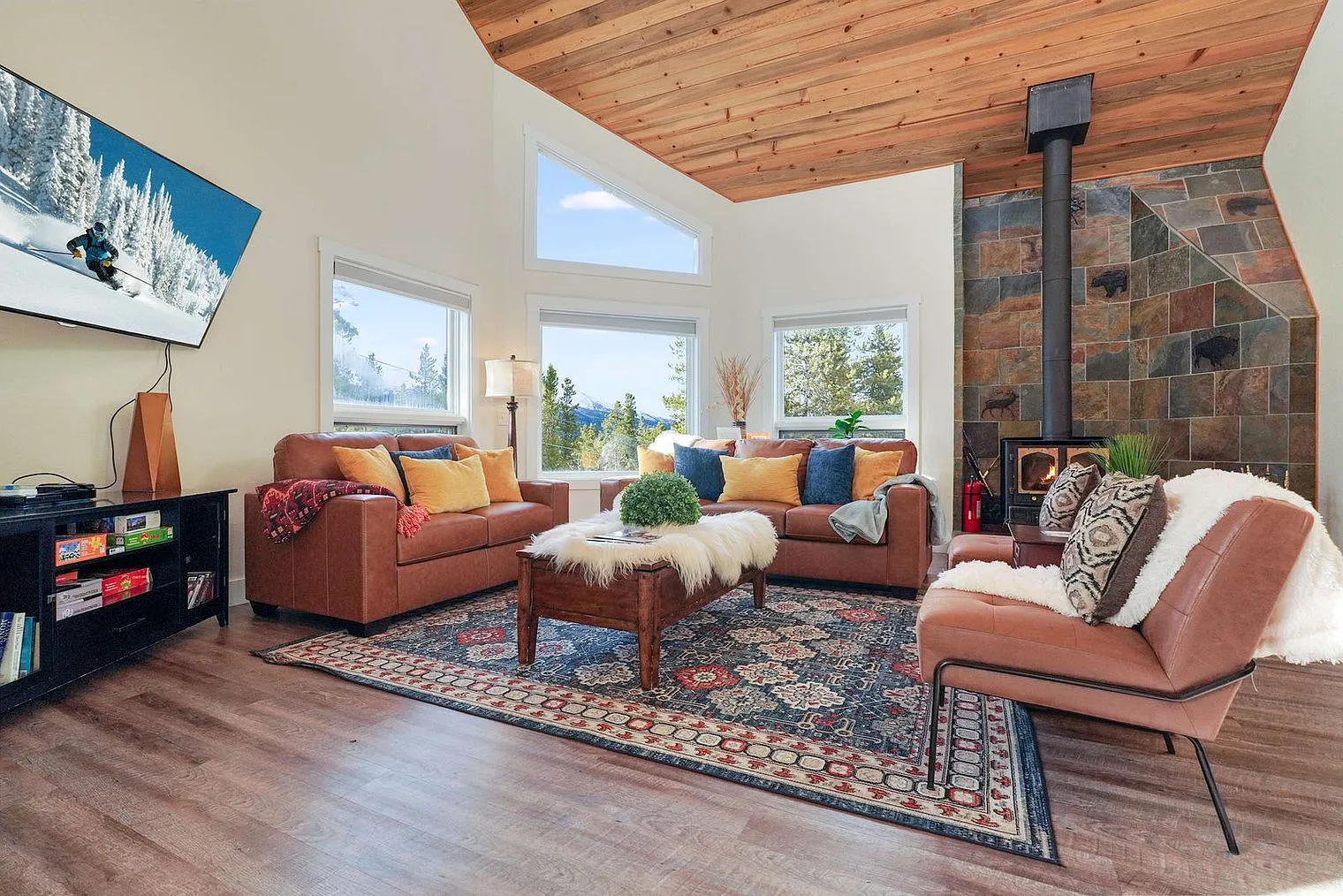 6 bed, 4.0 bath, 4423 sqft, $11,279 — Photo 1