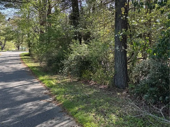 6 Landing Cir, Williamsburg, VA 23188