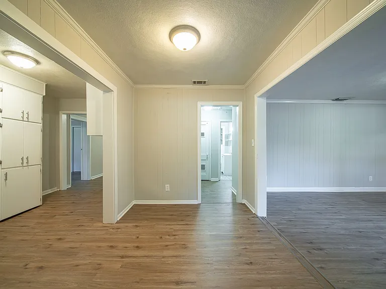 2333 Bruce Ave — Photo 12