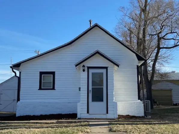 634 E 1st St, Russell, KS 67665