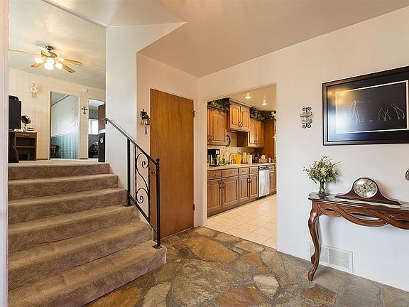 4th image of 1424 Evergreen Dr