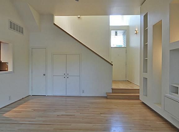 3rd image of 5990 Lindenshire Ln APT 121