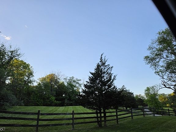 4th image of 15 Plotts Rd