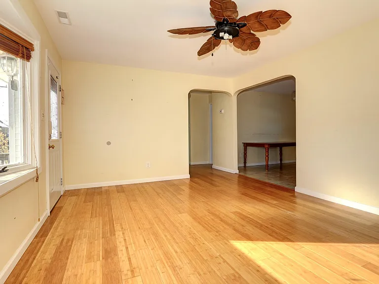 361 N Richmond Ave — Photo 12