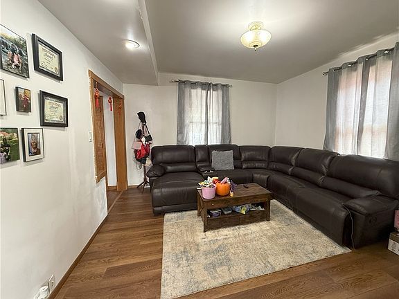 3rd image of 713 Trenton St