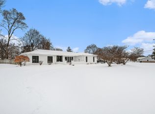 840 Crystal Dr, Jenison, MI 49428