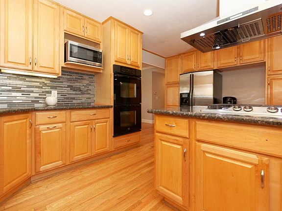 4th image of 795 Orkney Ave