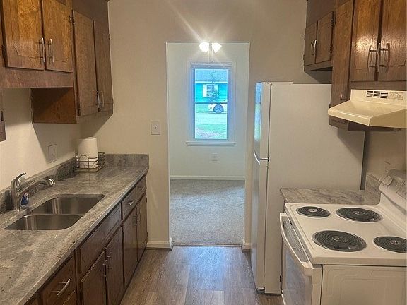 5th image of 20811 Shaker Dr