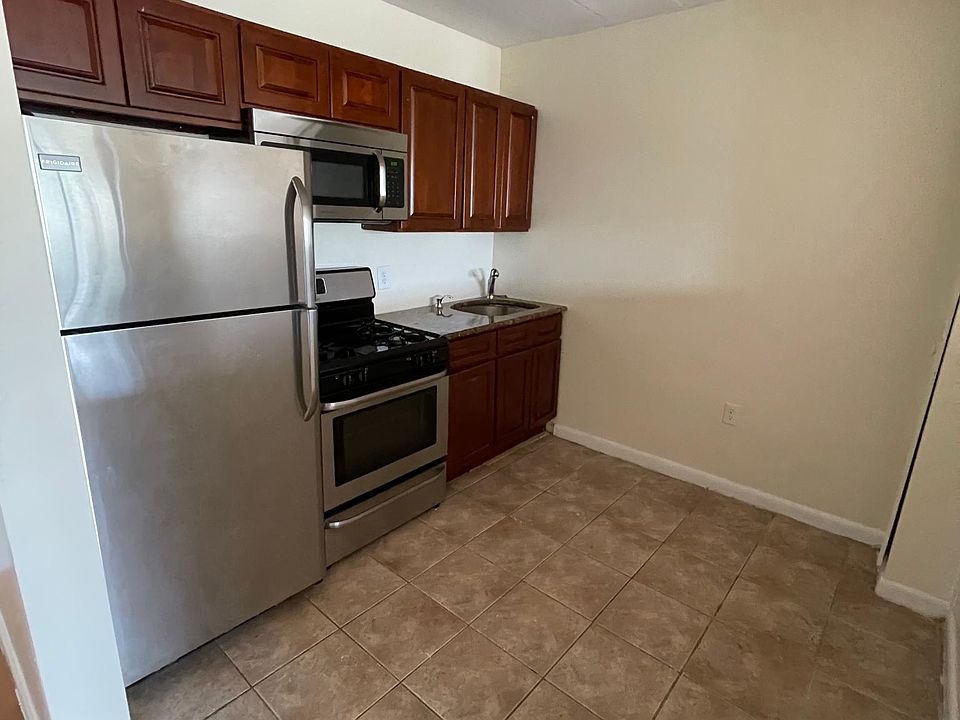 1st image of 116 Irvington Ave APT 3H