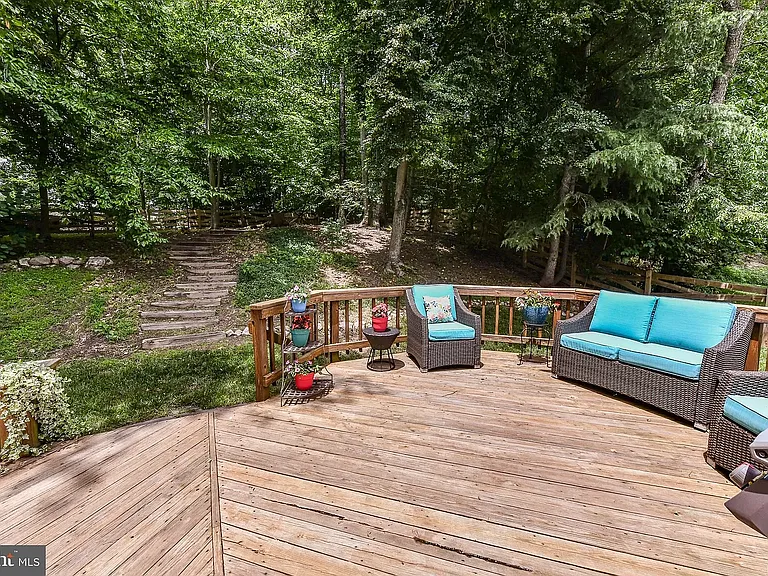 7910 Oak Hollow Ln — Photo 6