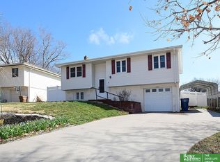 11823 N 157th St, Bennington, NE 68007