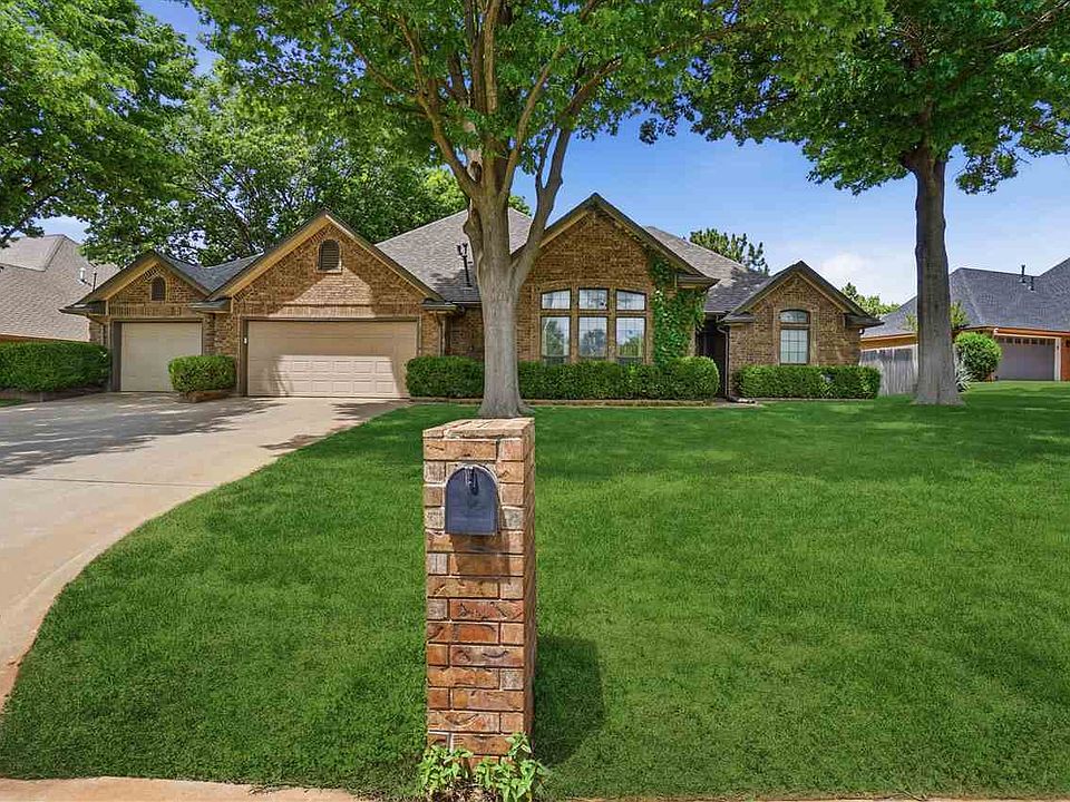 1st image of 3006 NE Heritage Dr